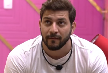 BBB 2021: Vídeo mostra Caio supostamente excitado enquanto fala com Arthur