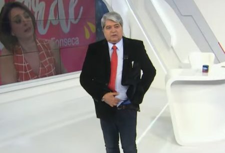 Datena cumpre promessa e mostra cueca ao vivo no Brasil Urgente