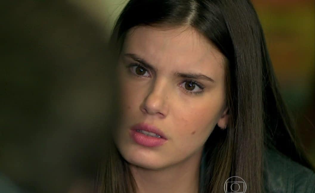 Camila Queiroz interpreta Arlete Angel em Verdades Secretas, personagem