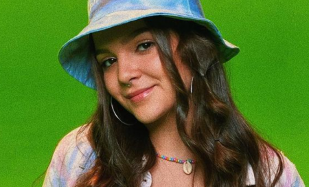 Mel Maia publica foto de maiô e vira alvo de discussão generalizada