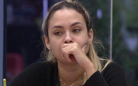 BBB 2021: Sarah tenta descobrir por que Carla Diaz saiu e chega à conclusão