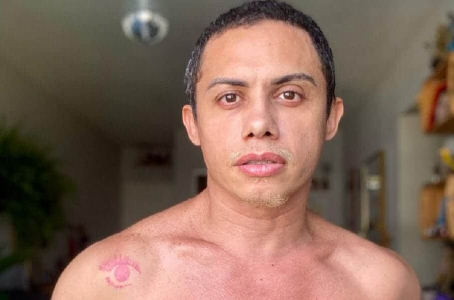 Silvero Pereira se depara com comentário homofóbico e rebate