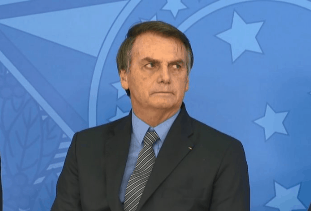Bolsonaro se irrita e chama repórter do SBT de “idiota” ao ouvir pergunta