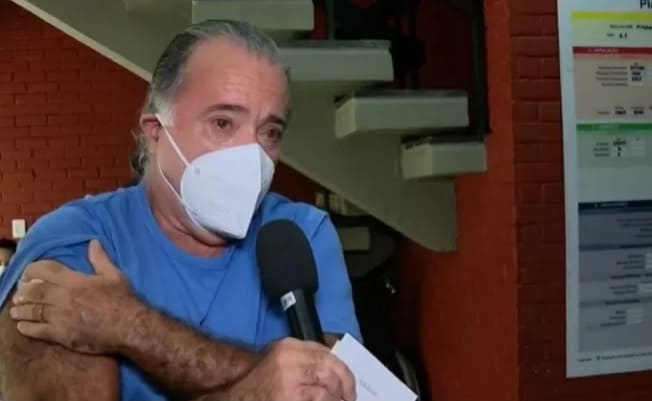 Tony Ramos toma a vacina contra a Covid-19 e se emociona na GloboNews