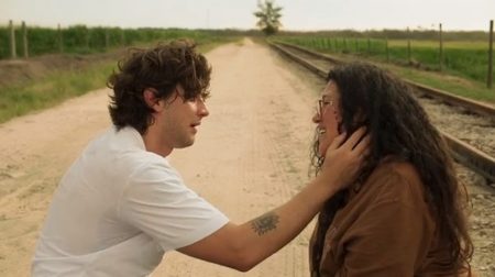 Autora de Amor de Mãe fala sobre atuação de Chay Suede durante cena de reencontro