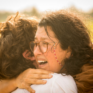 Autora de Amor de Mãe se emociona e desabafa com indicação ao Emmy