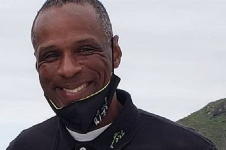 Medalhista olímpico, Robson Caetano abandona holofotes e dá aula em colégio no Rio