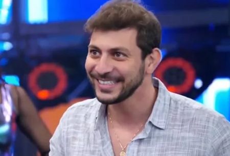 Faustão surpreende Caio e questiona sobre casamento com Rodolffo ou Waléria