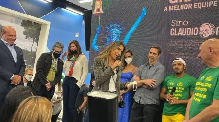 Luciano Hang reúne Patrícia Abravanel e elenco da RedeTV! em inauguração de loja