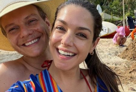 Thais Fersoza é flagrada por Michel Teló em momento íntimo