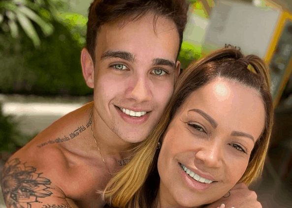Filho de Solange Almeida confessa ciúmes quando a mãe está solteira