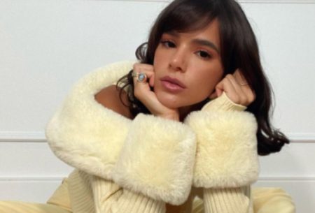 Bruna Marquezine chama a atenção ao surgir com look de mais de R$ 57 mil em aeroporto