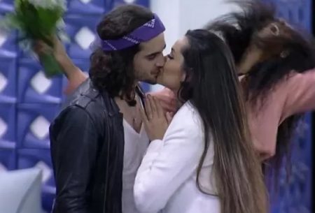 Juliette descarta romance com Fiuk e o alfineta