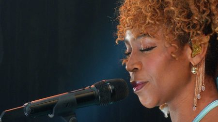 Karol Conká consegue bombar com música nova após aparição na final do BBB 2021