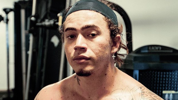 Whindersson Nunes surge abatido com tatuagens no rosto e deixa fãs preocupados