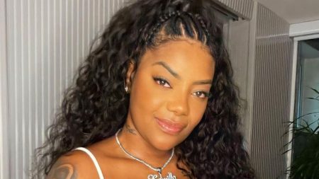 Fã de Ludmilla sofre AVC, cantora se manifesta e é exposta na web