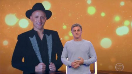 Luciano Huck homenageia Paulo Gustavo no Caldeirão e ataca Governo Bolsonaro