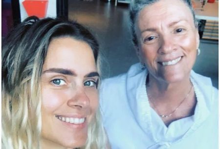 Carolina Dieckmann faz post emocionante em homenagem à mãe que morreu há dois anos