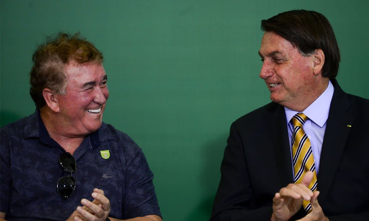 CPI revela que Bolsonaro trocou reunião sobre vacinas por evento com Amado Batista