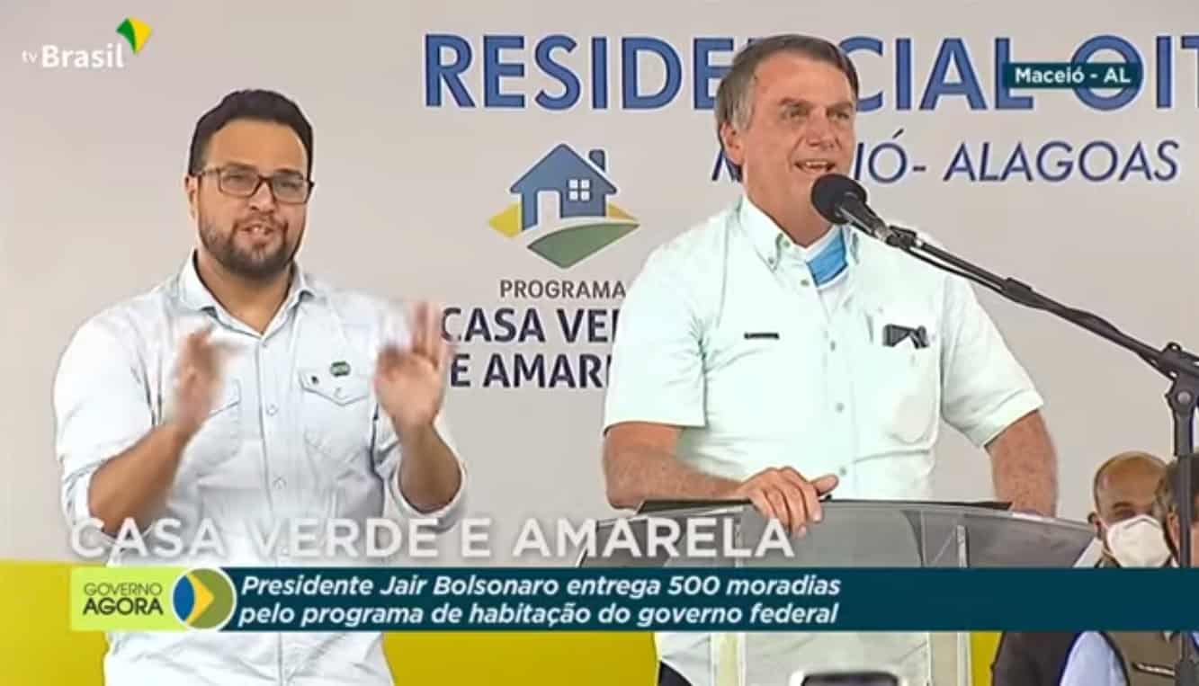 Mantida com dinheiro público, TV Brasil mostra elogios a Bolsonaro e esconde protestos