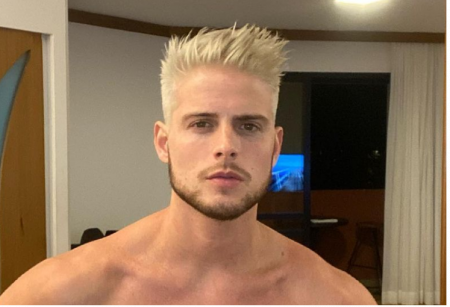 Ex-BBB Daniel Lenhardt posta foto com a braguilha aberta e pacotão chama a atenção