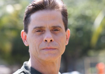 Sucesso em Gênesis, Marcos Winter renova contrato com a Record por dois anos