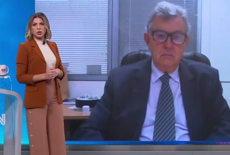 Apresentadora da CNN Brasil reage contra senador defensor da cloroquina