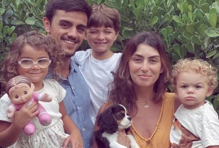 Felipe Simas surpreende com homenagem especial à esposa