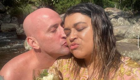 Preta Gil se emociona durante homenagem a Paulo Gustavo em show beneficente