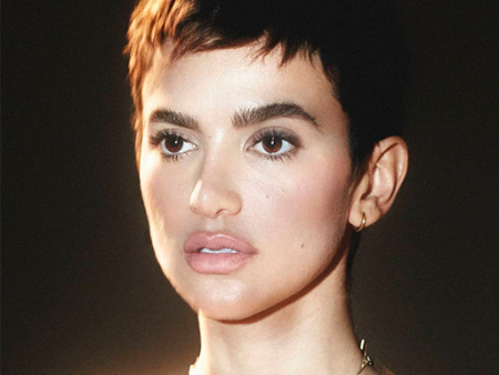 Manu Gavassi engata romance com modelo