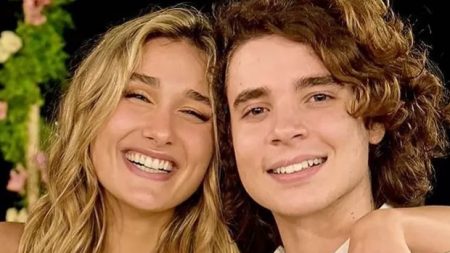 Sasha e marido andam em transporte público e divulgam foto