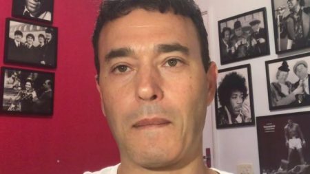 André Rizek perde a paciência e usa xingamento para incentivar uso de máscaras
