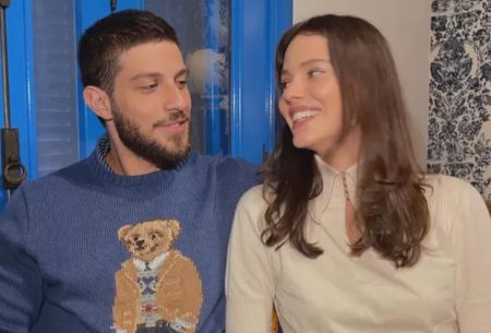 Chay Suede lembra início de relação com Laura Neiva e revela ter sido esnobado