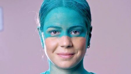 Leandra Leal incentiva uso de máscaras em campanha impactante contra a Covid-19