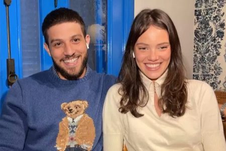 Chay Suede e Laura Neiva confirmam sexo do segundo filho