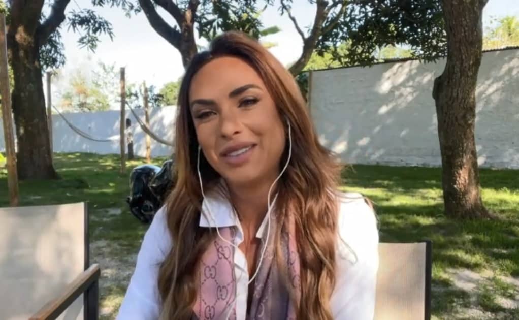 Nicole Bahls surge na Globo para falar de mico com planta e tomba a internet