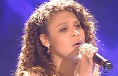 Ex-The Voice Brasil, Jana Cruz perde a mãe e a irmã em menos de um mês para a Covid