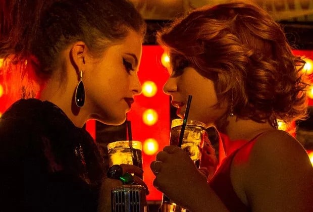 Agatha Moreira beija Isabella Santoni e desabafa sobre cena
