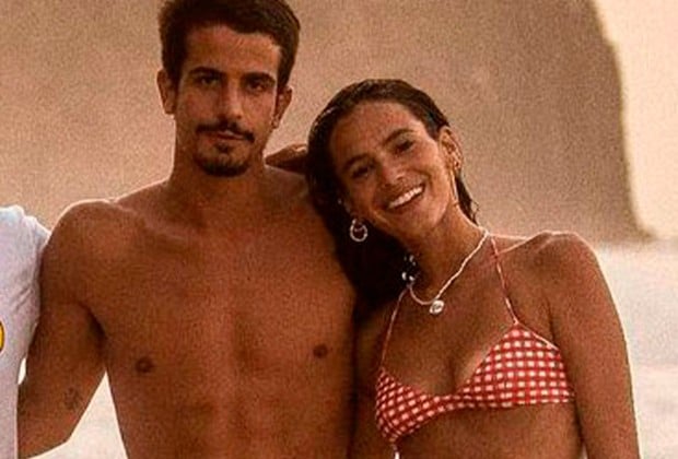 Após rumores de fim de namoro, Bruna Marquezine posta vídeo ao lado de Enzo Celulari
