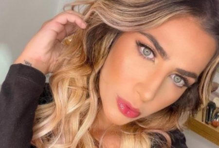 Filha de Leonardo causa ao posar de biquíni após perder 30 kg