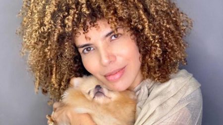 Vanessa da Mata cai no choro após morte de cadela e escreve desabafo emocionante