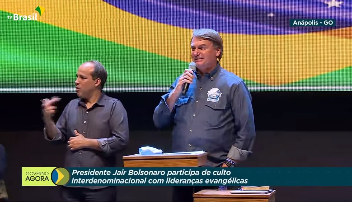 Culto de Bolsonaro na TV Brasil configura crime de responsabilidade, aponta especialista