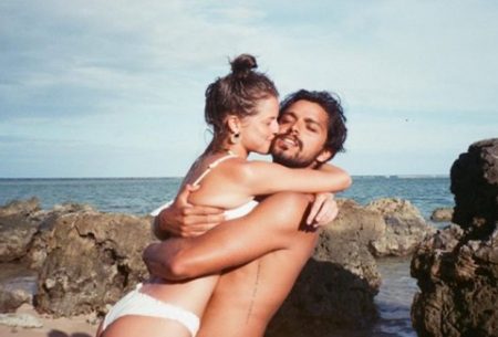 Agatha Moreira e Rodrigo Simas trocam declarações apaixonadas nas redes sociais