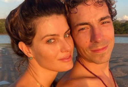 Isabeli Fontana posta foto sugestiva com Di Ferrero