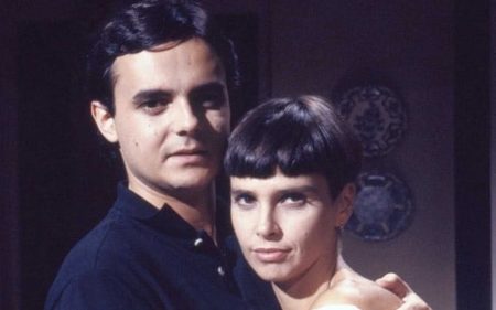 Lídia Brondi faz rara aparição ao lado do marido após anos longe dos holofotes