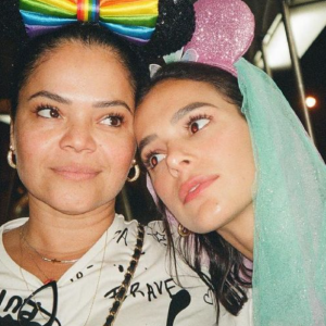 Mãe lamenta a saída de Bruna Marquezine da Globo e contrato com a Netflix