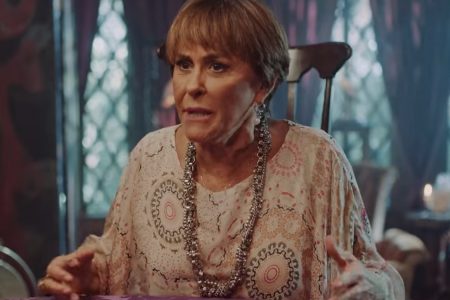 Márcia Sensitiva, da RedeTV!, estrela comercial de miojo e web aprova