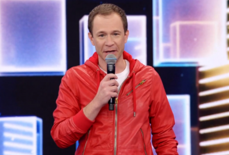 Domingão com Tiago Leifert mantém audiência da Globo em alta
