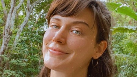 Bianca Bin aposta em maiô cavado e deixa seguidores suspirando com clique ousado