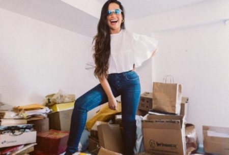 Juliette surpreende ao exibir seu antigo quarto cheio de presentes